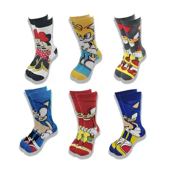 Disney'in görüntüsü Mickey Mouse sevimli ve modaya uygun. Tüpte erkekler ve kadınlar için çoraplar sokak stili kaykay ayakkabılarıdır