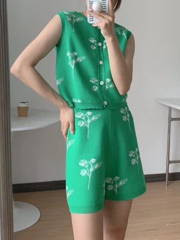 2022 İlkbahar ve Yaz Yeni Yeşil Örme Yelek Yelek Kadın Kazak Rahat Şort Takım Elbise